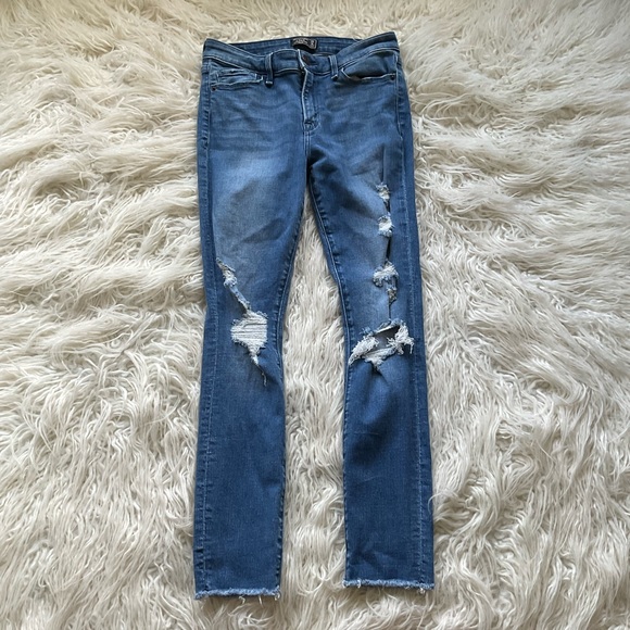 Abercrombie & Fitch Harper Low Rise Ankle Distressed Raw Hem Jeans - Picture 2 of 7